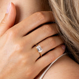 Solitärring Baguette East-West · 2,00 ct Emerald-Cut Labordiamant · 14k Gelbgold